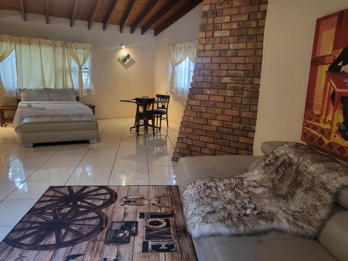 Albatrossways Lodge Sandton Esterno foto