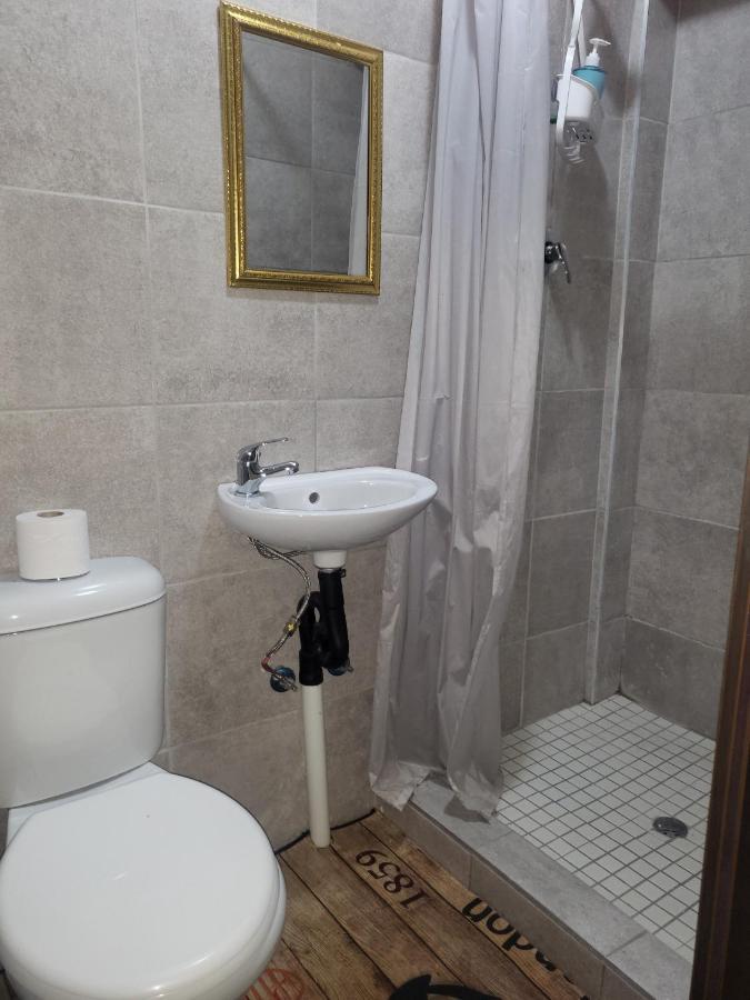 Albatrossways Lodge Sandton Esterno foto