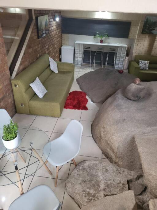 Albatrossways Lodge Sandton Esterno foto