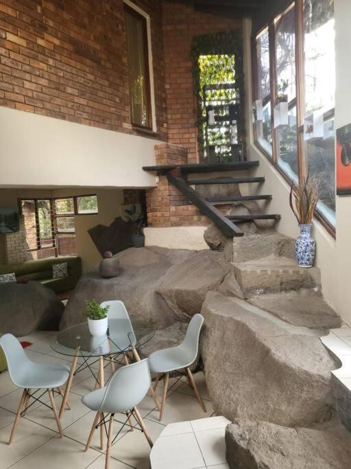 Albatrossways Lodge Sandton Esterno foto