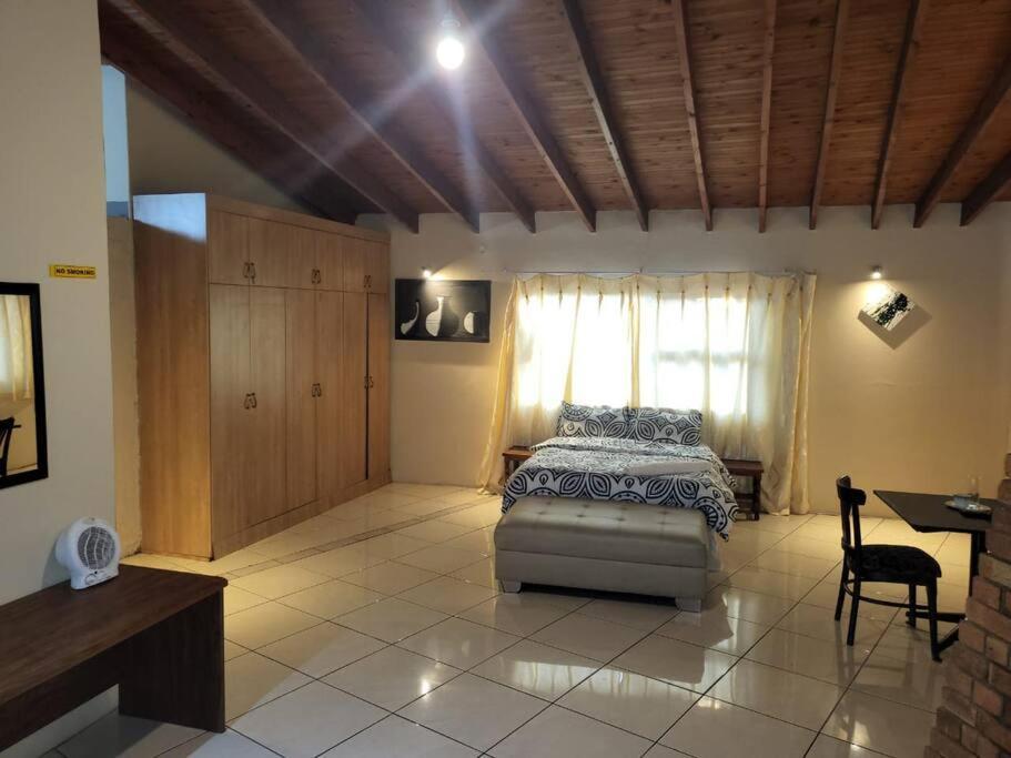 Albatrossways Lodge Sandton Esterno foto