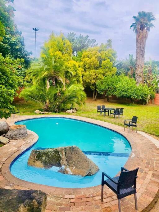 Albatrossways Lodge Sandton Esterno foto