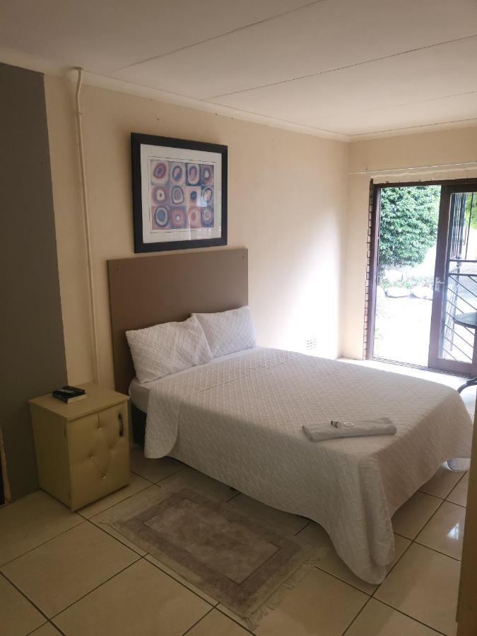 Albatrossways Lodge Sandton Esterno foto