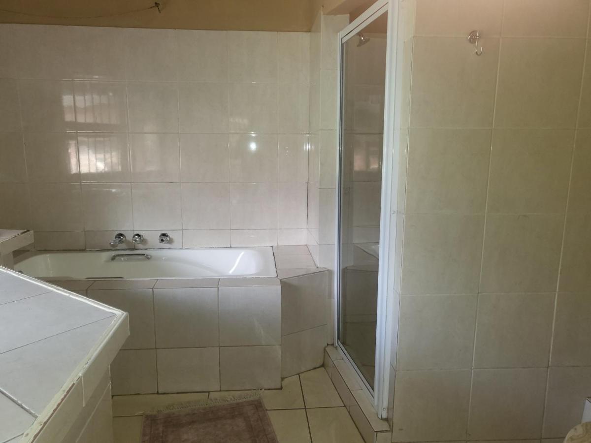 Albatrossways Lodge Sandton Esterno foto