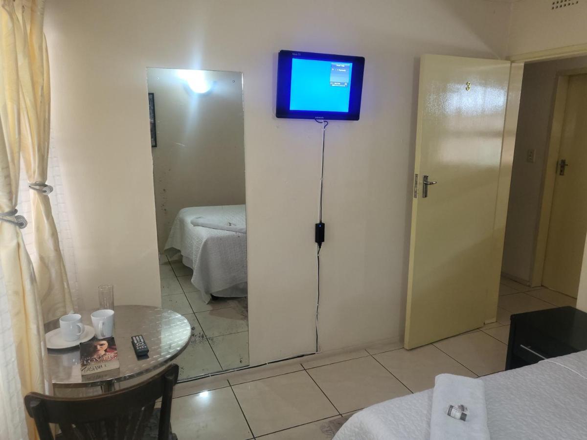 Albatrossways Lodge Sandton Esterno foto