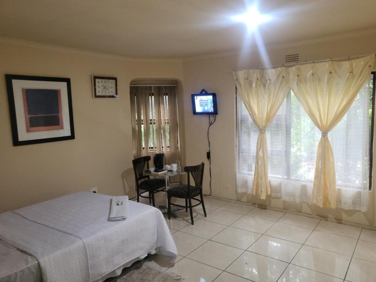 Albatrossways Lodge Sandton Esterno foto