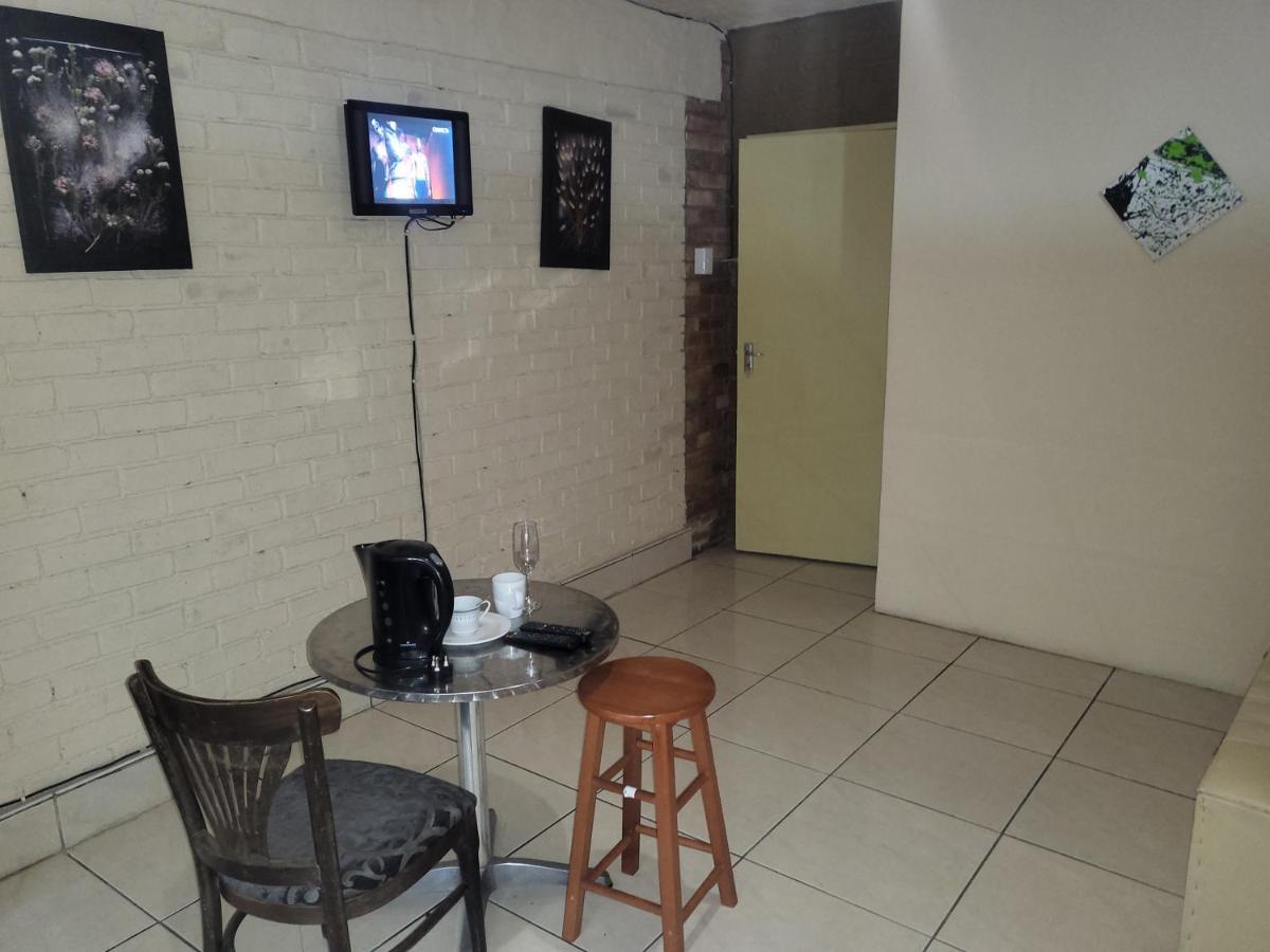 Albatrossways Lodge Sandton Esterno foto