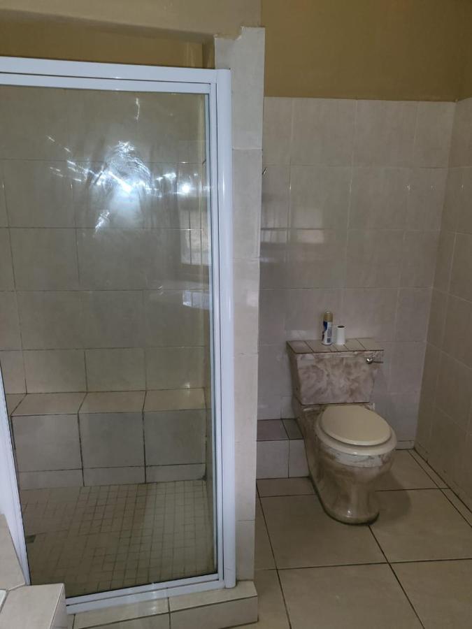 Albatrossways Lodge Sandton Esterno foto