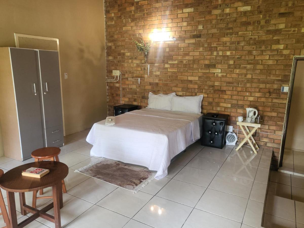 Albatrossways Lodge Sandton Esterno foto
