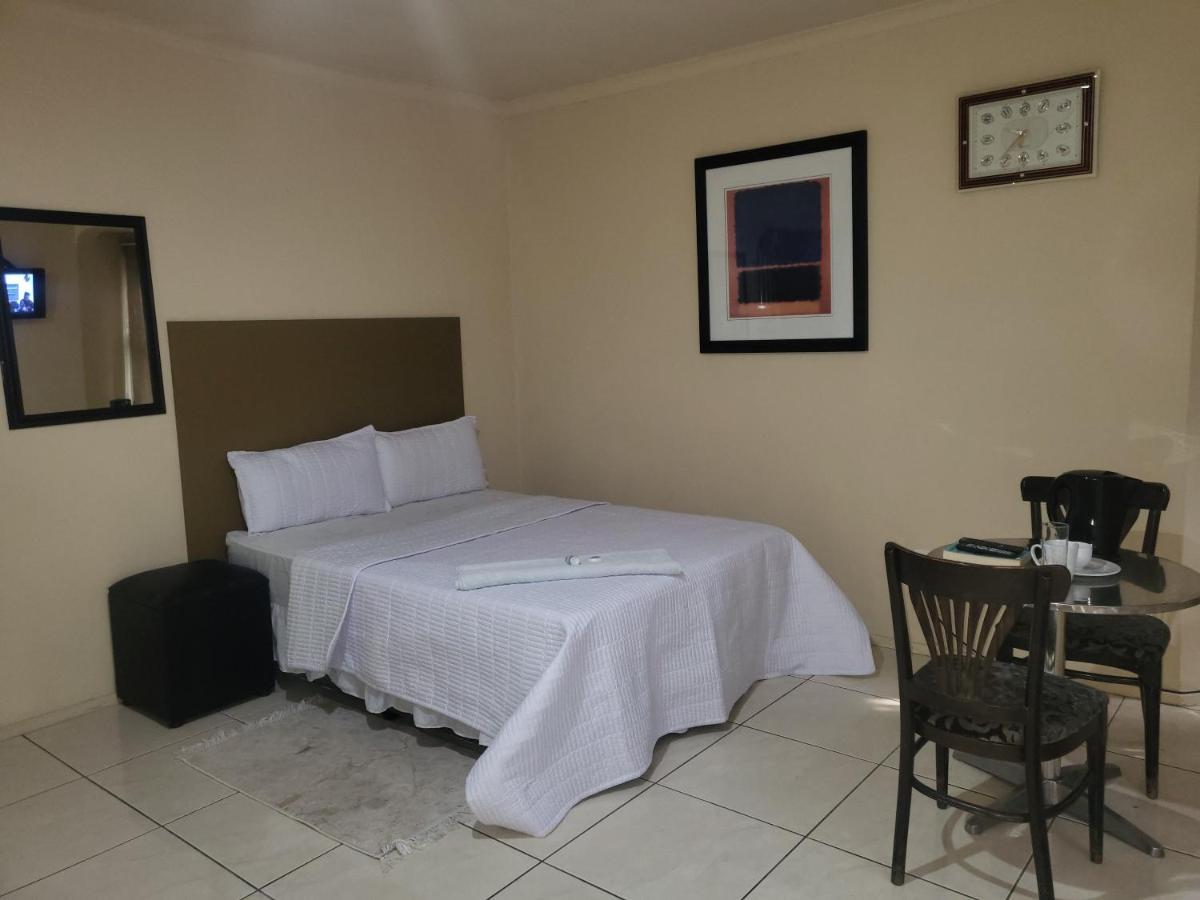 Albatrossways Lodge Sandton Esterno foto