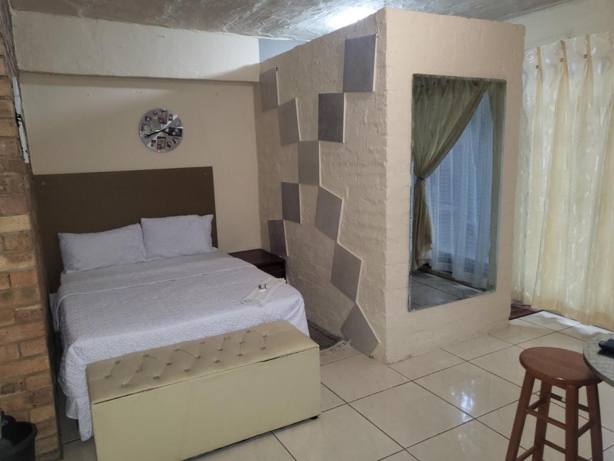 Albatrossways Lodge Sandton Esterno foto